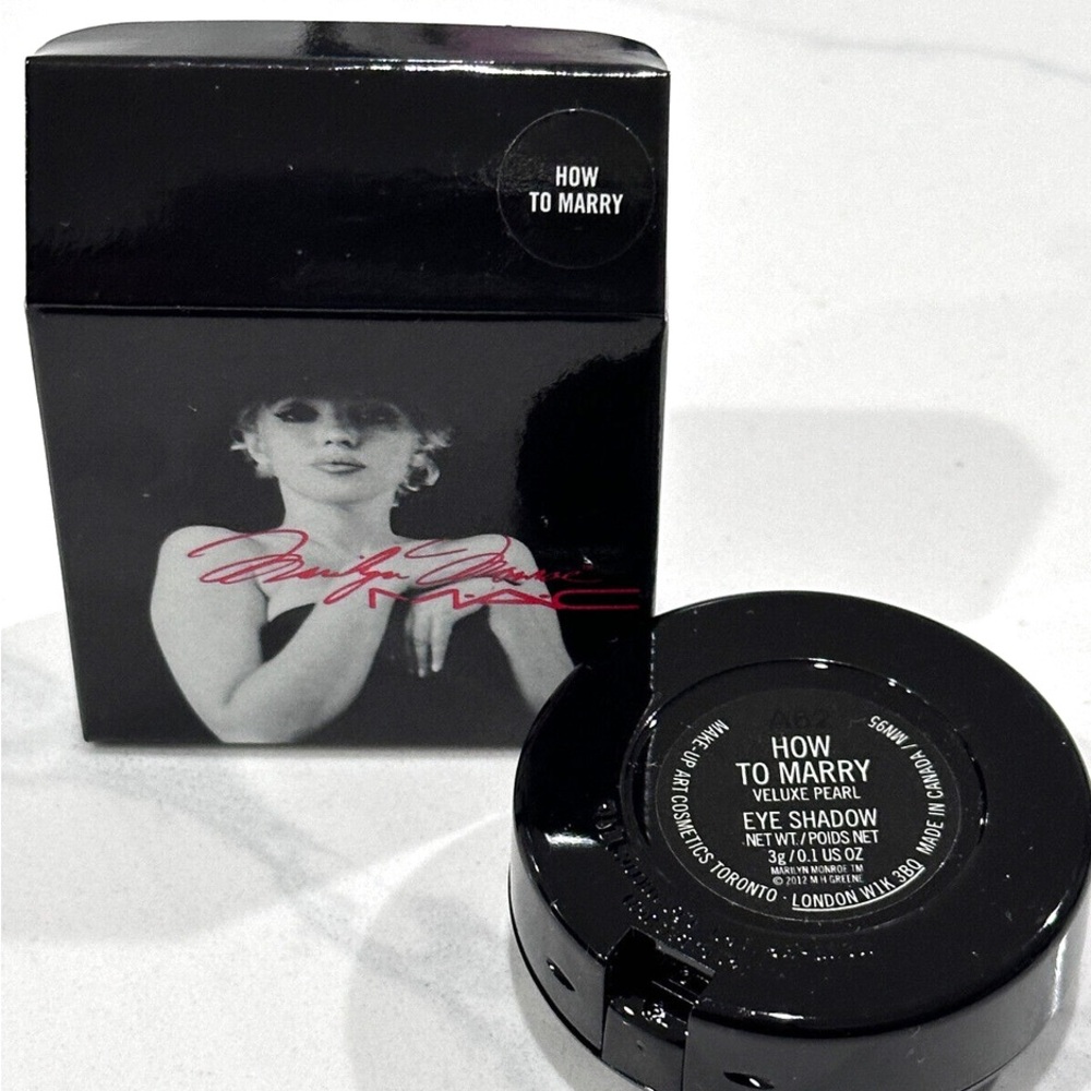 Mac Cosmetics Marilyn Monroe Brand New in box Eye Shadow How to Marry - Picture 2 of 3